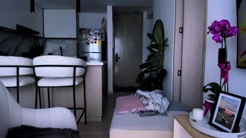 emyconneer online show from 03-03-25, 05:39