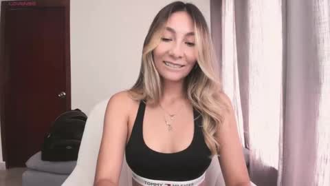 emyconneer online show from 10-15-25, 06:19