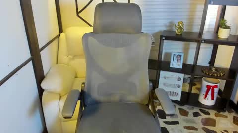 Snapshot of emysilver chatting on 02-07-25, 07:38 Emy Silver online show from 02-07-25, 07:38