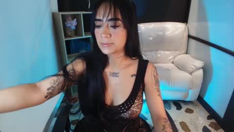 Snapshot of emysilver chatting on 02-10-25, 02:05 Emy Silver online show from 02-10-25, 02:05