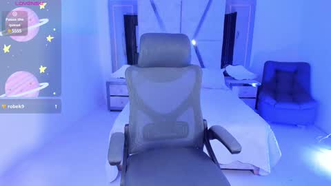 Snapshot of emysilver chatting on 02-18-25, 09:42 Emy Silver online show from 02-18-25, 09:42