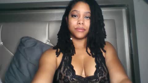 Snapshot of enchantressayira chatting on 10-26-25, 08:31 Queen Ayira online show from 10-26-25, 08:31
