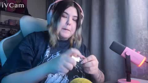 Snapshot of endless_voice_ chatting on 11-26-25, 01:45 endless_voice_ online show from 11-26-25, 01:45