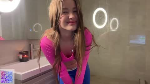 Snapshot of endlessmia chatting on 02-07-25, 09:04 Mia online show from 02-07-25, 09:04