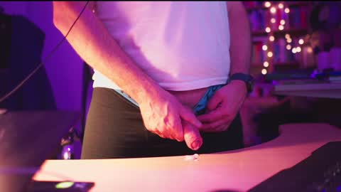 uk online show from 12-19-24, 01:39