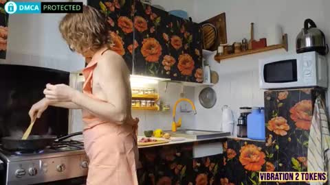 Snapshot of enjoymomentsunshine chatting on 10-26-25, 06:19 Angel-wife 53 yrs and Eruption- husband 39 yrs online show from 10-26-25, 06:19