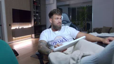 Erik online show from 01-06-25, 06:10