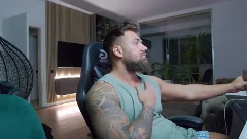 Erik online show from 02-12-25, 08:29