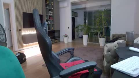 Erik online show from 02-26-25, 07:49