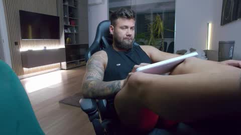 Erik online show from 10-16-25, 05:47