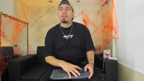 enrique online show from 10-22-25, 01:55