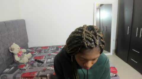 Snapshot of enyelsalas2 chatting on 10-30-25, 01:18 Angela online show from 10-30-25, 01:18