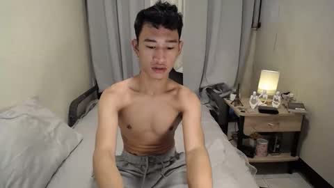 Snapshot of enzinoxx2024 chatting on 10-19-25, 05:08 enzo online show from 10-19-25, 05:08