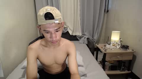 Snapshot of enzinoxx2024 chatting on 11-19-25, 02:11 enzo online show from 11-19-25, 02:11