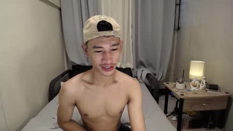 Snapshot of enzinoxx2024 chatting on 11-23-25, 06:35 enzo online show from 11-23-25, 06:35