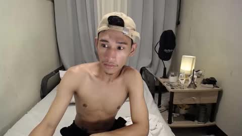 Snapshot of enzinoxx2024 chatting on 12-21-25, 02:13 enzo online show from 12-21-25, 02:13