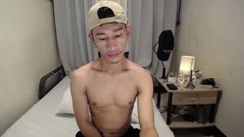 Snapshot of enzinoxx2024 chatting on 12-22-25, 07:49 enzo online show from 12-22-25, 07:49