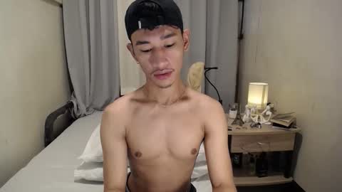 Snapshot of enzinoxx2024 chatting on 02-13-26, 02:07 enzo online show from 02-13-26, 02:07