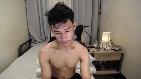 Snapshot of enzinoxx2024 chatting on 02-17-26, 01:02 enzo online show from 02-17-26, 01:02