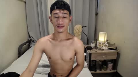 Snapshot of enzinoxx2024 chatting on 02-19-26, 05:14 enzo online show from 02-19-26, 05:14