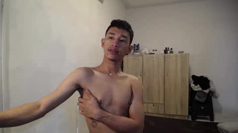 Snapshot of enzinoxx2024 chatting on 03-21-26, 02:38 enzo online show from 03-21-26, 02:38