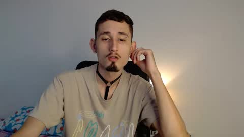 Snapshot of enzo_1408 chatting on 03-05-25, 02:34 enzo 1408 online show from 03-05-25, 02:34