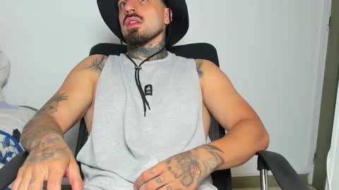 Enzo Aren online show from 10-17-25, 01:09