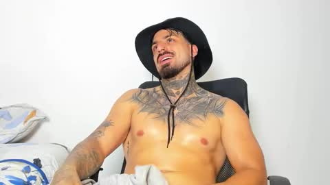 Enzo Aren online show from 10-18-25, 02:03