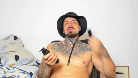 Enzo Aren online show from 10-20-25, 01:06