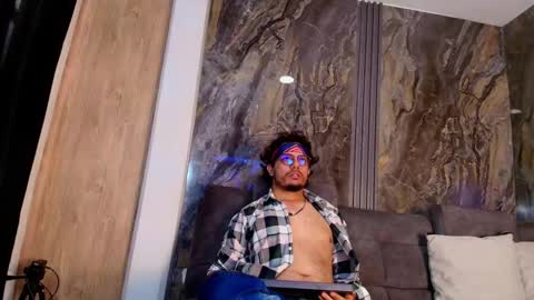 Snapshot of enzodarkwood chatting on 12-02-25, 02:01 Enzo online show from 12-02-25, 02:01