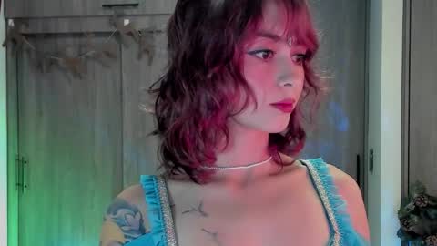 Leyla online show from 12-16-25, 01:32