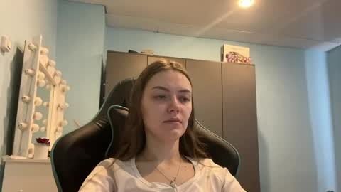 Lily online show from 04-20-26, 03:09