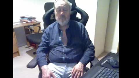 erasmus_d online show from 02-23-26, 06:05