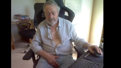 erasmus_d online show from 04-23-26, 04:20