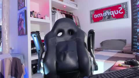 Snapshot of eren_blade_ chatting on 09-27-25, 04:17 Tht BOSS Eren online show from 09-27-25, 04:17