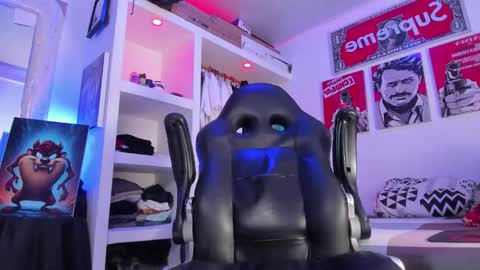 Snapshot of eren_blade_ chatting on 11-20-25, 03:18 Tht BOSS Eren online show from 11-20-25, 03:18