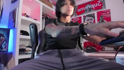 Snapshot of eren_blade_ chatting on 11-20-25, 09:25 Tht BOSS Eren online show from 11-20-25, 09:25