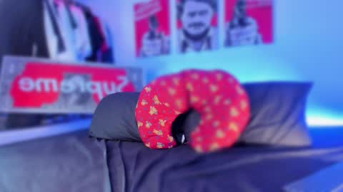 Snapshot of eren_blade_ chatting on 12-14-25, 02:39 Tht BOSS Eren online show from 12-14-25, 02:39