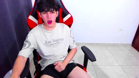 Snapshot of eren_tatakae chatting on 01-08-25, 12:28 eren_tatakae online show from 01-08-25, 12:28