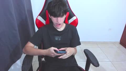 Snapshot of eren_tatakae chatting on 09-25-25, 12:25 eren_tatakae online show from 09-25-25, 12:25