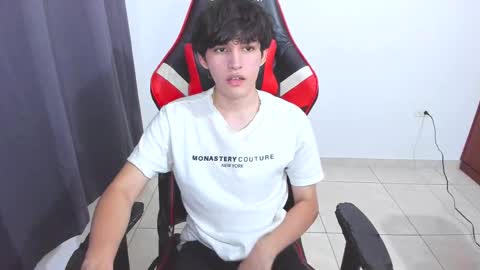 Snapshot of eren_tatakae chatting on 10-08-25, 11:57 eren_tatakae online show from 10-08-25, 11:57