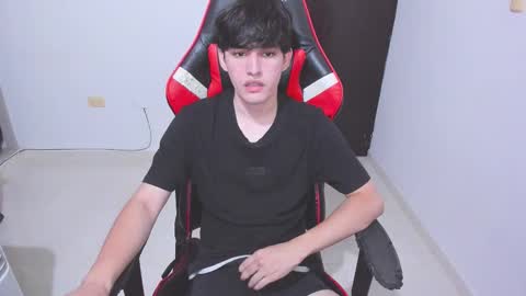 Snapshot of eren_tatakae chatting on 12-14-25, 07:40 eren_tatakae online show from 12-14-25, 07:40