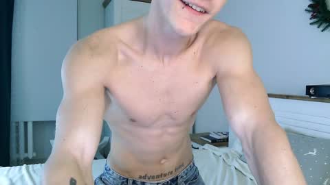 Snapshot of eric_crush chatting on 12-10-24, 04:02 Eric Crush online show from 12-10-24, 04:02