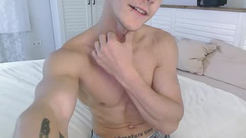 Snapshot of eric_crush chatting on 09-25-25, 07:23 Eric Crush online show from 09-25-25, 07:23