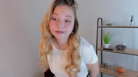 Alivia online show from 12-20-25, 03:41