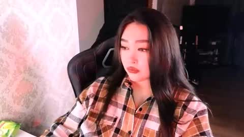 Snapshot of erica_wayne chatting on 12-15-25, 01:32 Erica Wayne online show from 12-15-25, 01:32