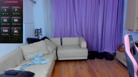 Snapshot of ericabunny chatting on 12-15-25, 08:40 Erika online show from 12-15-25, 08:40