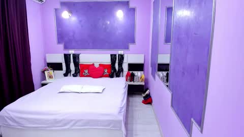 Snapshot of ericaforu chatting on 10-07-25, 03:47 Erica online show from 10-07-25, 03:47