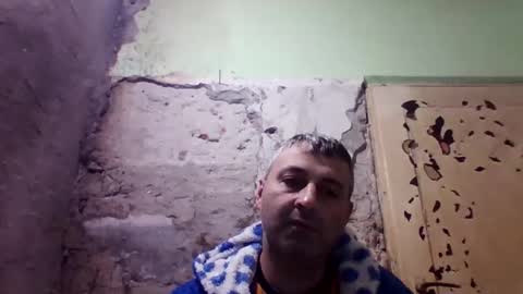 Snapshot of ericboy32 chatting on 12-21-25, 11:01 eric online show from 12-21-25, 11:01