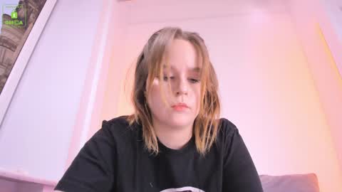 Snapshot of erikalustx chatting on 12-26-24, 04:10 Erika online show from 12-26-24, 04:10